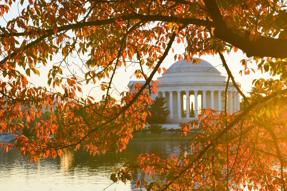 Best Time to visit Washington DC, photo of the Jefferson Memorial in the Fall 
